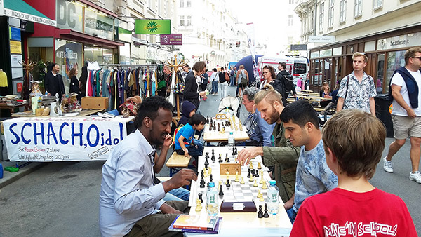 Schach spielen in der Bücherei oder unter den Sternen - Wien